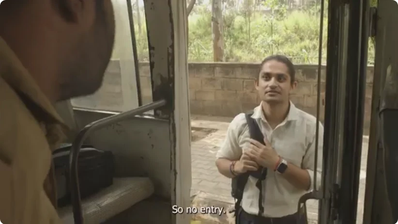 Saran as Arjun at a bus doorway